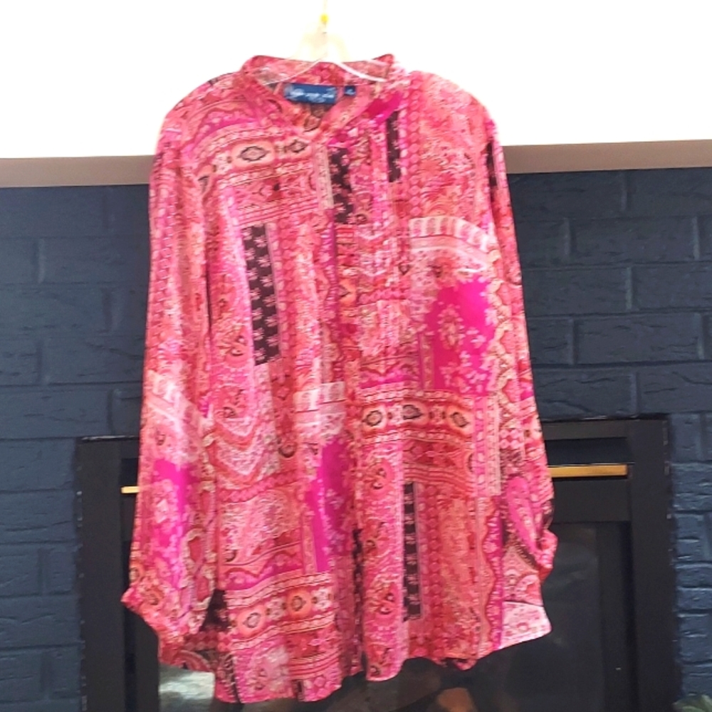 Susan Graver, size 3x, in excellent condition.
